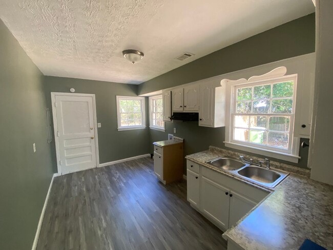 Building Photo - **AVAILABLE NOW**East Columbus, GA 4 Bedroom / 1 Bathroom Home for R