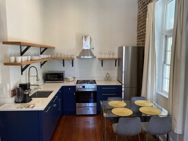 Building Photo - 53 Hasell St