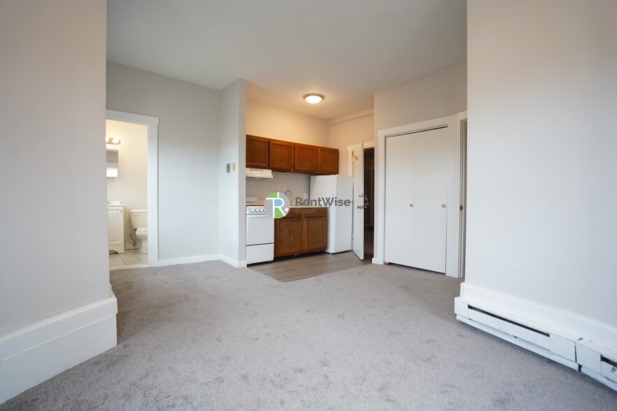 Building Photo - 592 Cambridge St