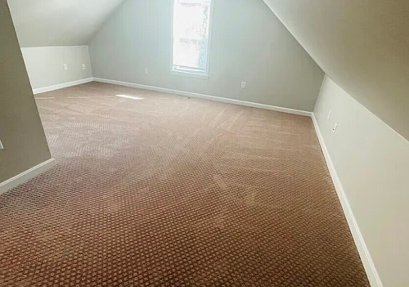 Building Photo - 10 Bradford St