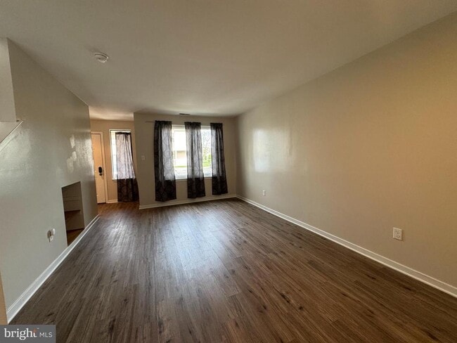 Building Photo - 1405 Roberts Way