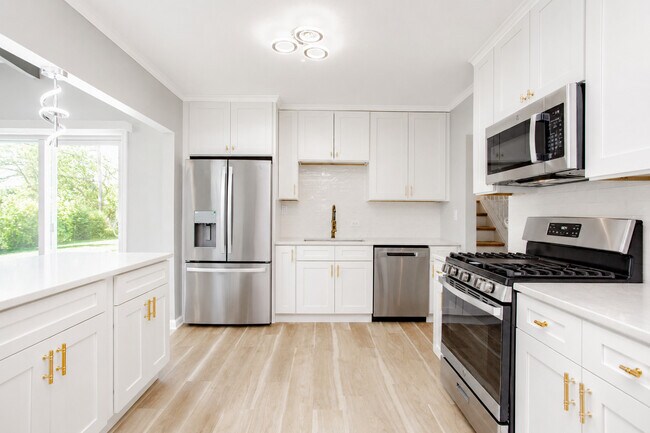 Building Photo - 7777 Ramsgate Cir S