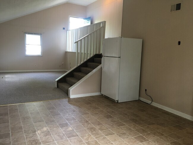 Building Photo - 353 Gilmore St