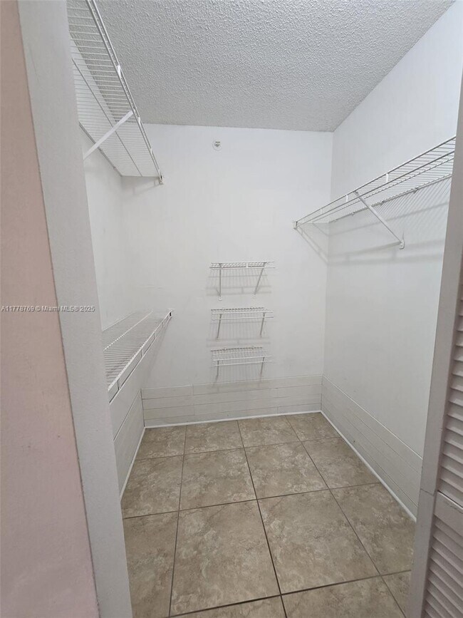 Building Photo - 4832 N State Rd 7