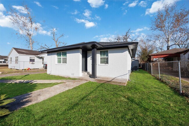 Building Photo - 8115 Betty Boop St
