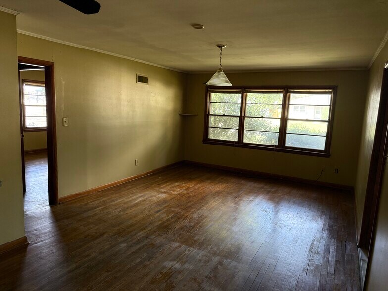 Living room - 2417 Forest Home Rd