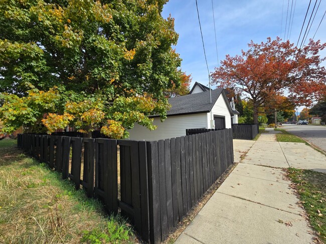 Building Photo - Sandpoint Home Coming Soon!!