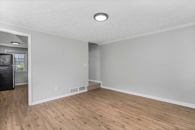 Building Photo - 2 Bed and Den