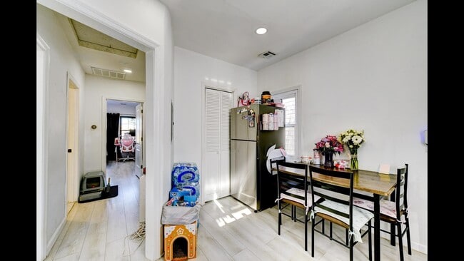 Building Photo - 1215 80th St