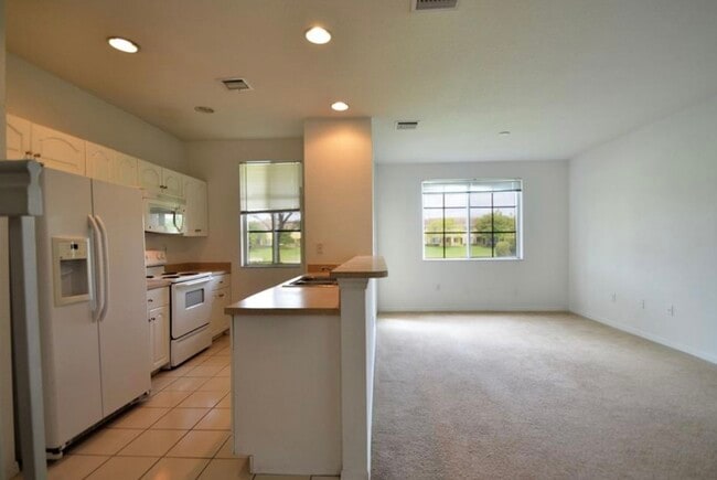 Building Photo - 1956 SW 60th Ter