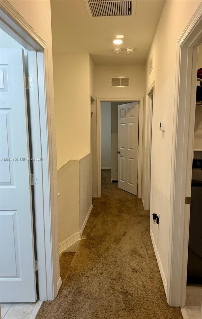 Building Photo - 5360 SW 13th Ct