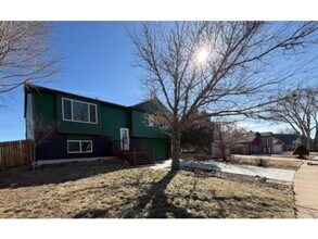 Building Photo - Beautiful split level home in Fountain