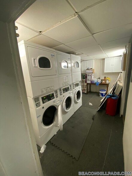 Building Photo - 108 Myrtle St