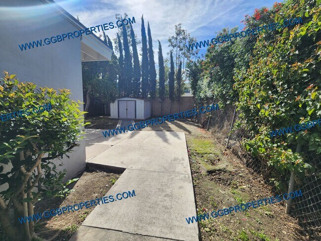 Building Photo - 10872 Stanford Ave