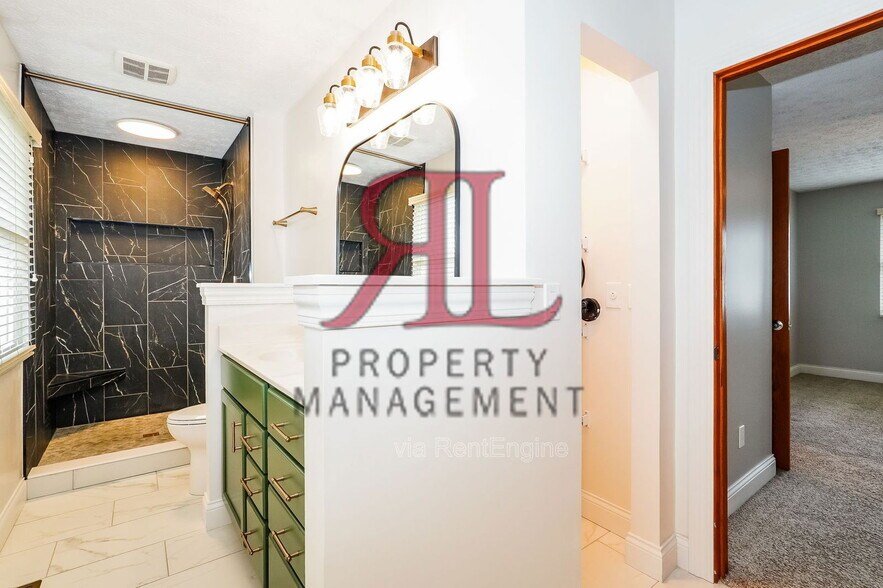 Building Photo - 856 Humboldt Dr W