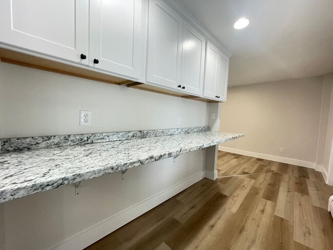 Building Photo - 16 Avon St