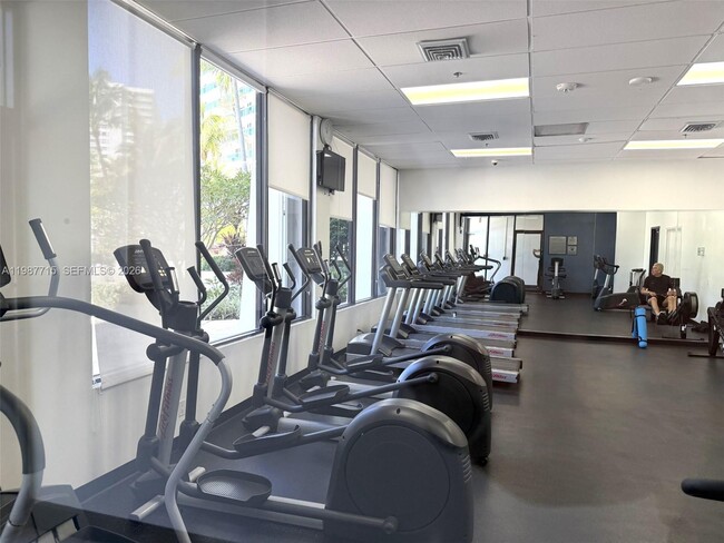 Building Photo - 100 Bayview Dr