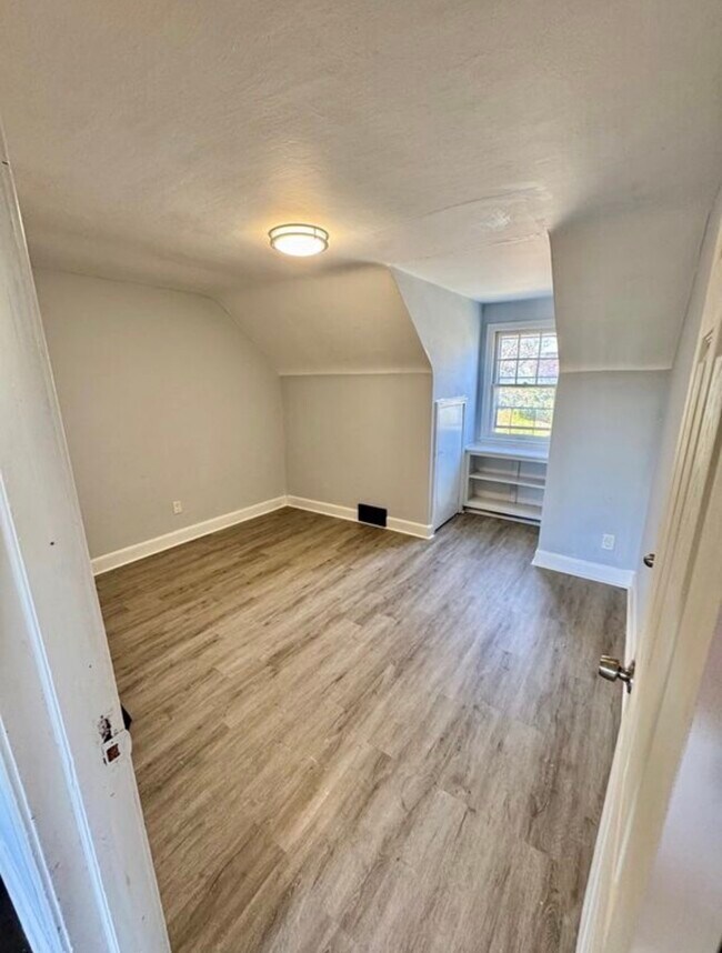 Building Photo - Sturges