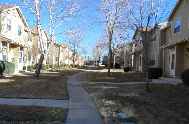 Building Photo - 7957 Lexington Park Dr