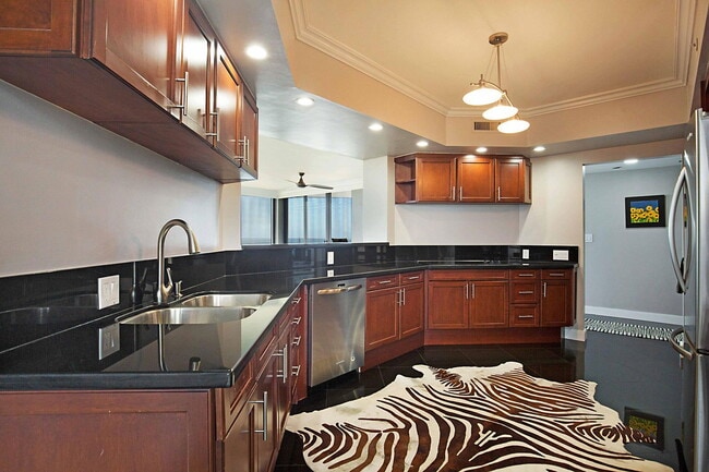 Building Photo - 2401 N Ocean Blvd