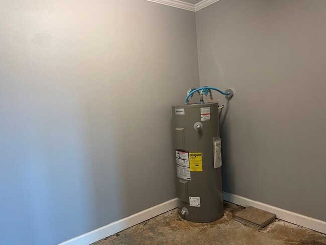 Building Photo - 3 BD 2 BA BRICK HOUSE!