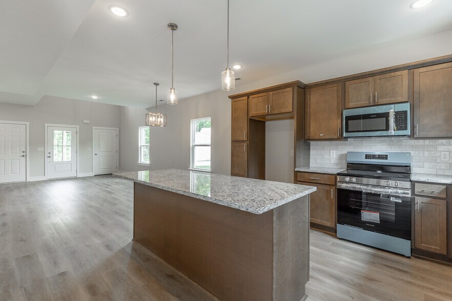 Building Photo - 4688 Heiskell Dr