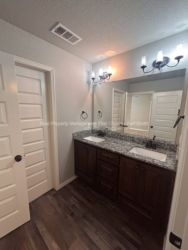 Building Photo - 446 N Albert Pike Ave