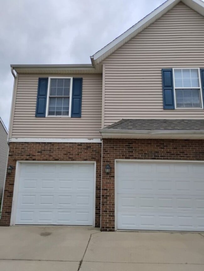 Building Photo - 3384 Edison Dr