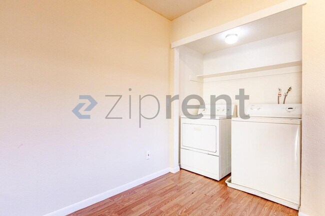 Building Photo - 3520 Y St