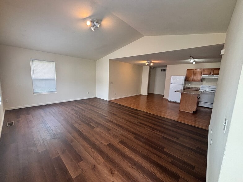 Building Photo - 1329 Fraternity Village Dr