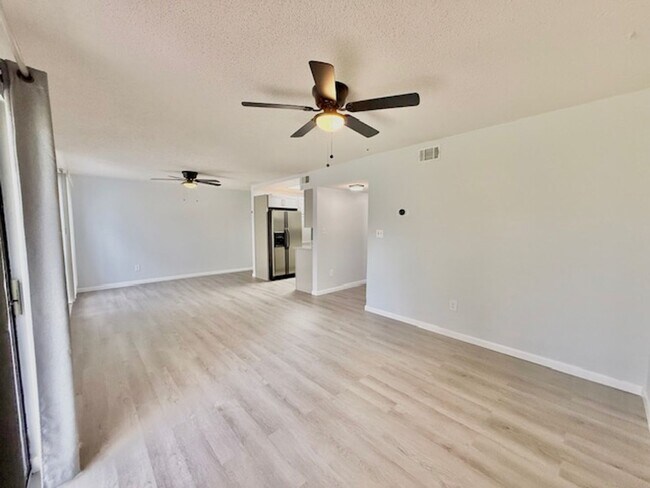 Building Photo - 308 Miracle Strip Pkwy SW