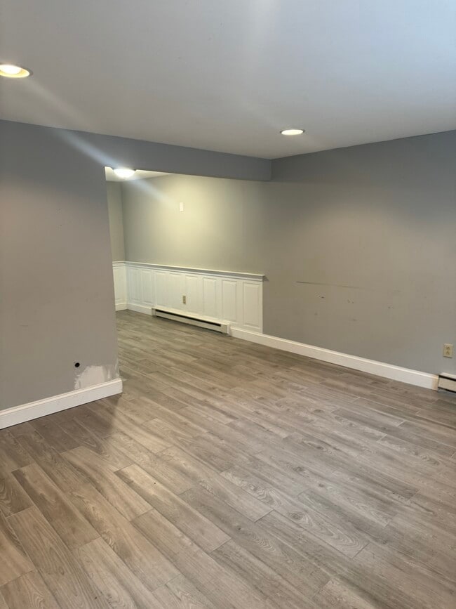 Building Photo - 315 Richmond St