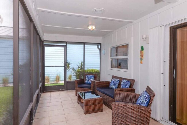 Building Photo - 3267 NE Catamaran Terrace