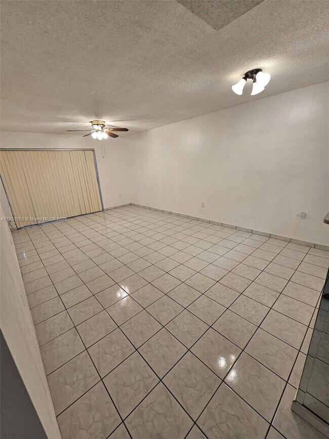 Building Photo - 1555 W 44th Pl