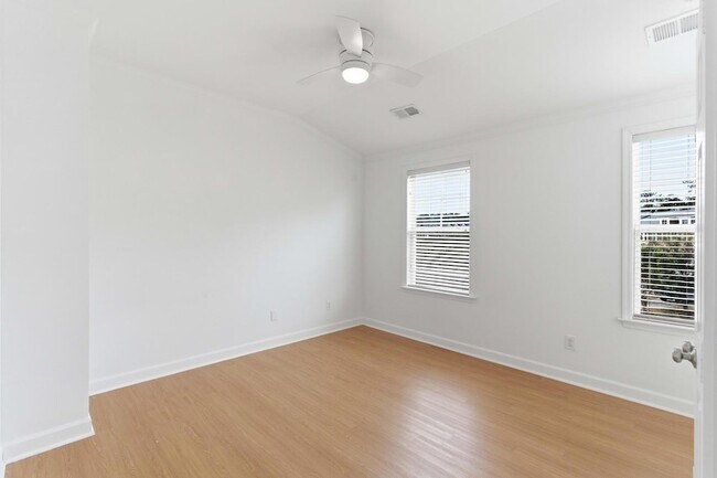 Building Photo - 124 Palm Cove Way