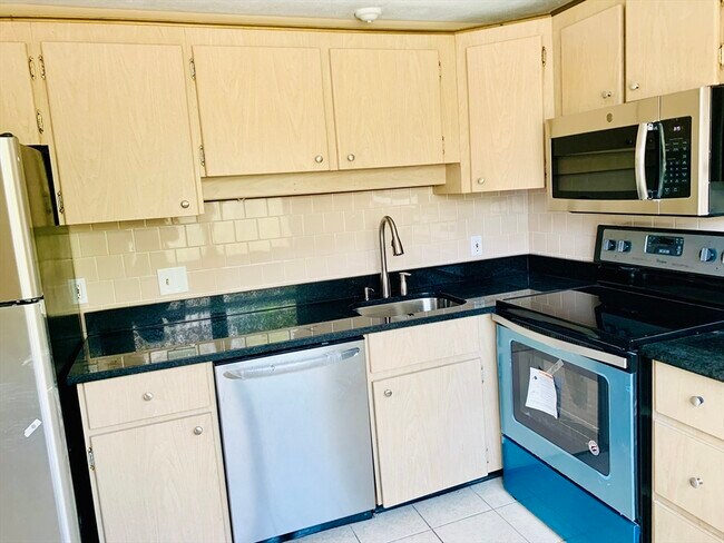 Building Photo - 8B Mayberry Dr
