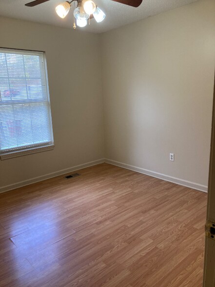 Building Photo - 1709 Daytona Ct