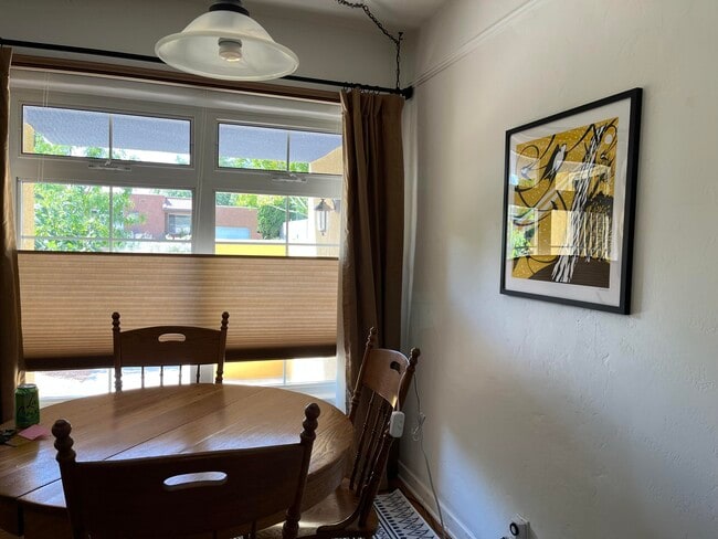 Building Photo - 732 Loma Vista Dr NE