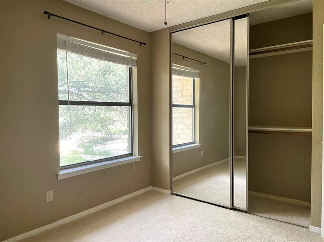 Building Photo - 9005 Scottish Pastures Dr