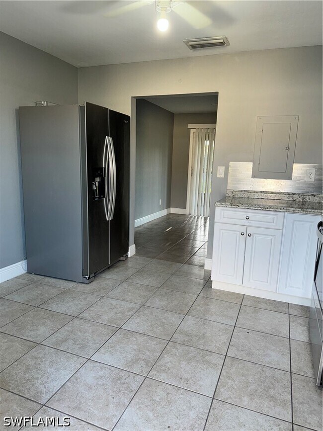 Building Photo - 334 Cape Coral Pkwy W