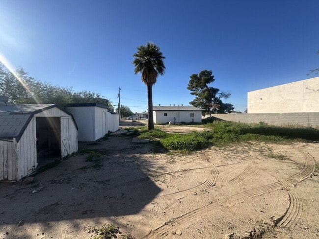 Building Photo - 495 N Phoenix St