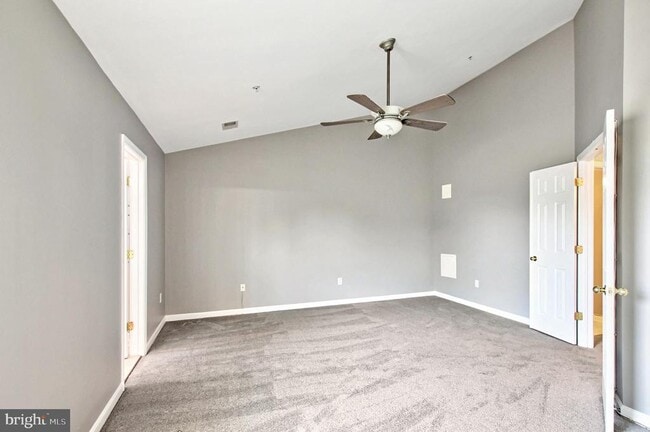 Building Photo - 9902 Woodview Dr