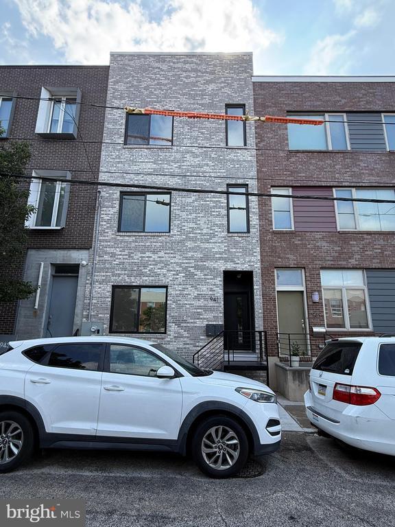 Primary Photo - 941 N 6th St