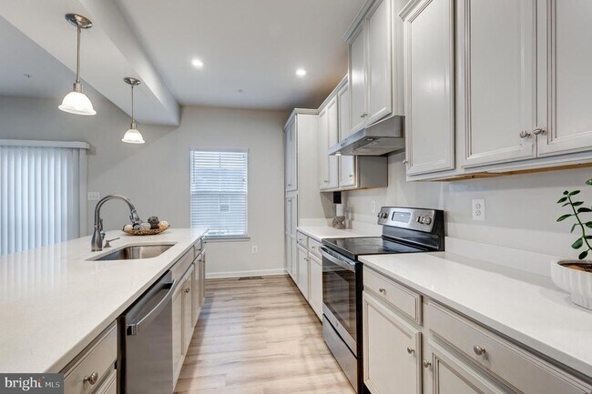 Building Photo - 112 Sherman Wy