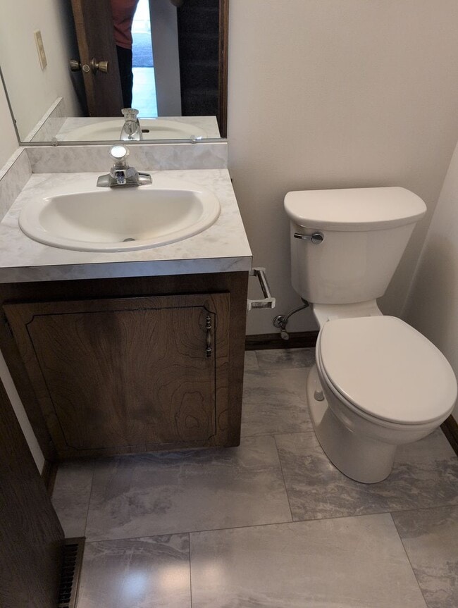 Building Photo - Fully Updated 3 Bedroom 3 Bath Townhouse with 2 Stall Attatched Garage