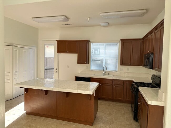 Building Photo - Pleasant 4 Bedroom 2.5 Bath Home Located in the Newer Gated Development of Lavigna