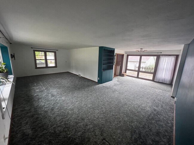 Building Photo - 703 Crescent