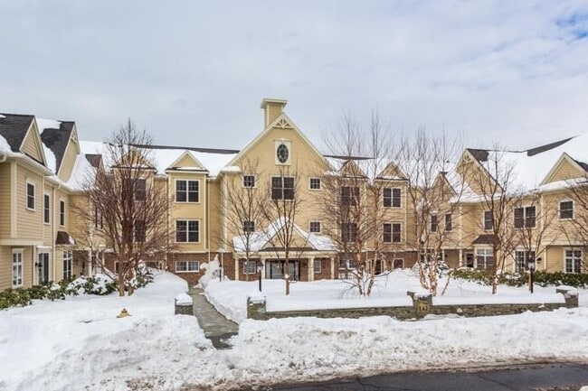 Building Photo - 142 Bigelow St