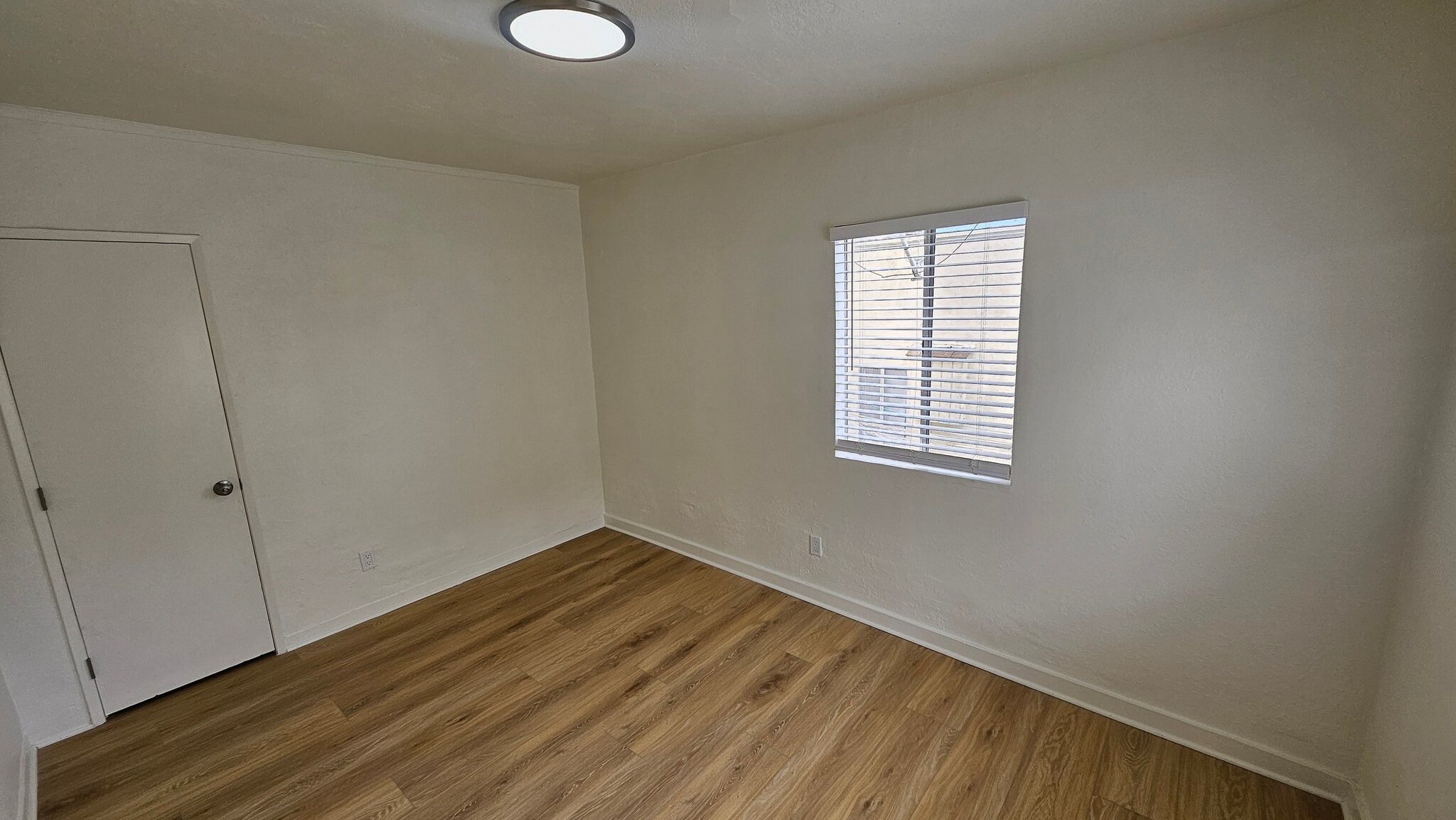 Building Photo - 465 1/2 N Boylston St