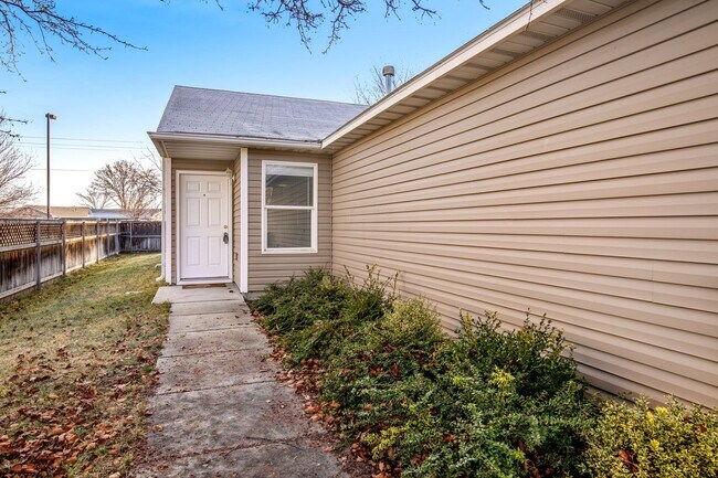 Building Photo - Freshly Updated 3-Bedroom Home for Rent in South Boise